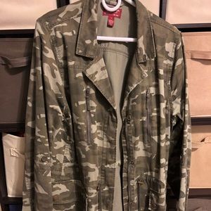 Camo long sleeve jacket in 2X!